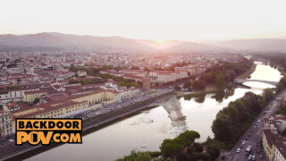 Obrácený gangbang z pohledu první osoby: Roztomilé holky Lulu Love, Jessie Way a Irina Cage sténají během análu s velkým penisem, kouření a jízdy na kovbojce