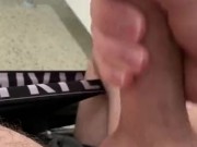 Ich spritze zweimal hintereinander ab in der Arbeit