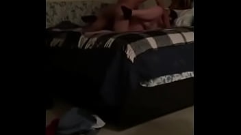 folla  la hace gritar de placer y eyacula dentro