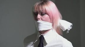 5099 Amber in Security Lapse 1 Ropes