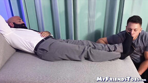 Horny Dan Edwards licked & sucked the huge feet of unshaved Lando