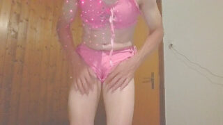 Fürdőszoba – nyilvános videó tetovált amerikai meleg kurvákról magas sarkúban, magas sarkúban, kemény anális szexet folytatnak