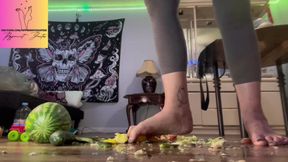 Size 16 Barefoot Fruit Crush Giantess Destruction
