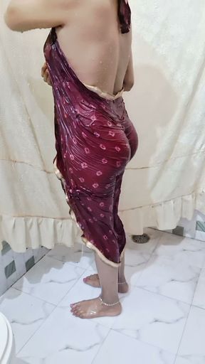 Watching Bengali Bhabhi's cool nude video of bathing will make the penis water come out