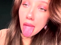 Amateur Webcam Teen Flashes Masturbates