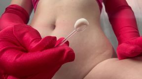 stepmom belly button play in red gloves and masturbating