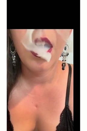Sexy Latina Vapes in Black