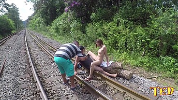 Por trás das câmeras do velinho fodeu a novinha - Luara Amaral - Sandro Lima - Binho Ted