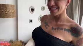 essa noiva de grelo grande adora trepar com homens fora do relacionamento