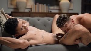 GodsOfMen: Handsome Hunk Ashton Summers Makes Johnny Donovan Moan in Pleasure