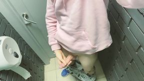WC masturbation
