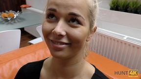 HUNT4K. Hunter catches the right moment to seduce teen blonde