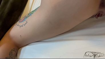 Madrasta safada, o marido n&atilde_o aten&ccedil_&atilde_o e la vem no meu quarto