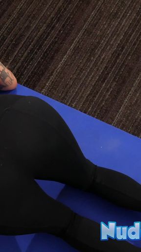 Busty Ophelia Rain loves herself in yoga pants
