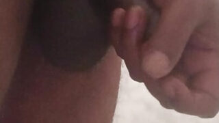 Masturbasi, jari, hitam, facial – pelacur gay berminyak meniduri lubang anusnya sendiri