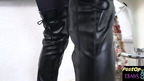 Pleasuring in leather boots: shemale plays with pussy